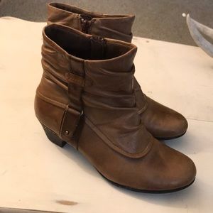 Cobb Hill leather booties 7.5